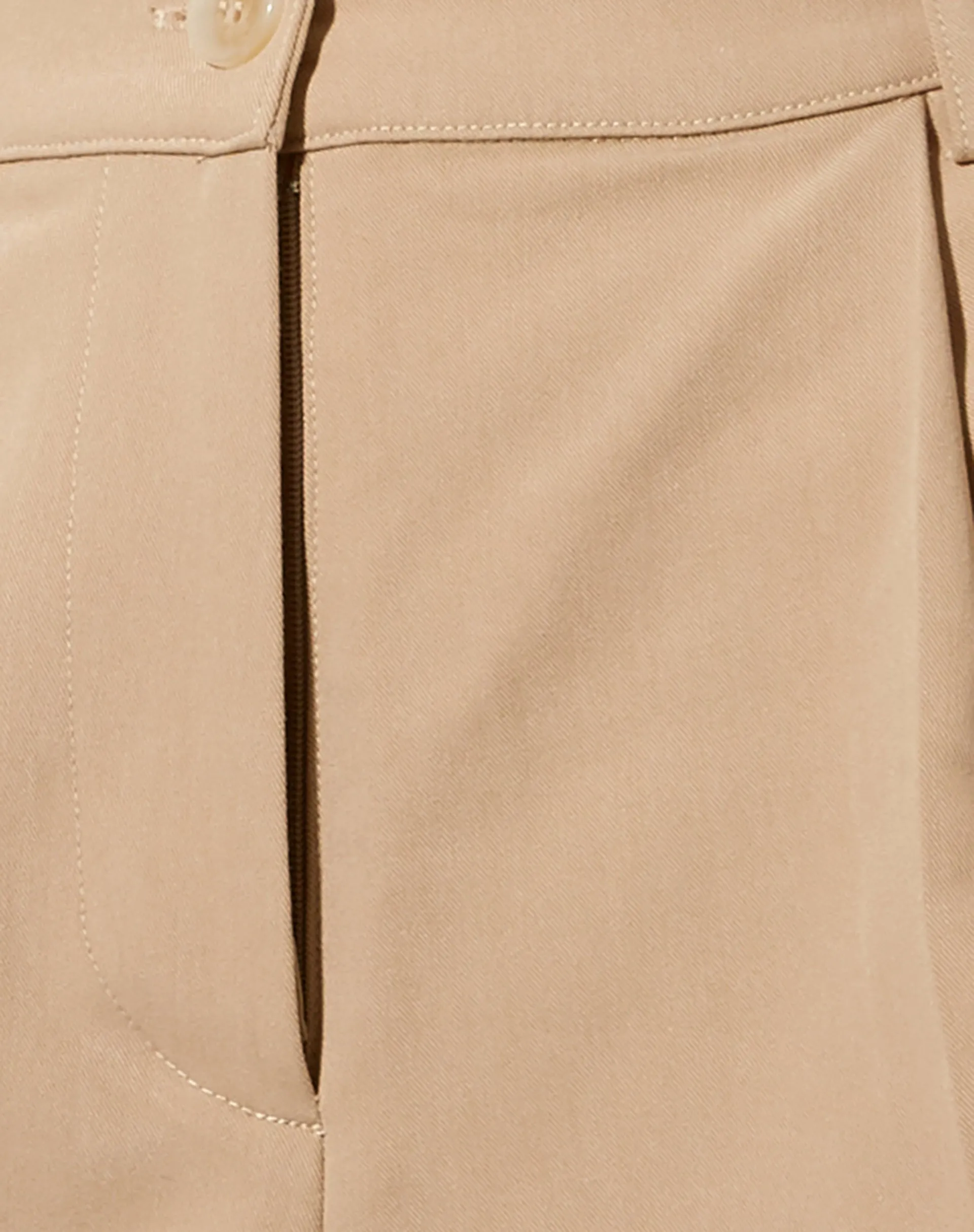 Hamo Tailored Short in Tan