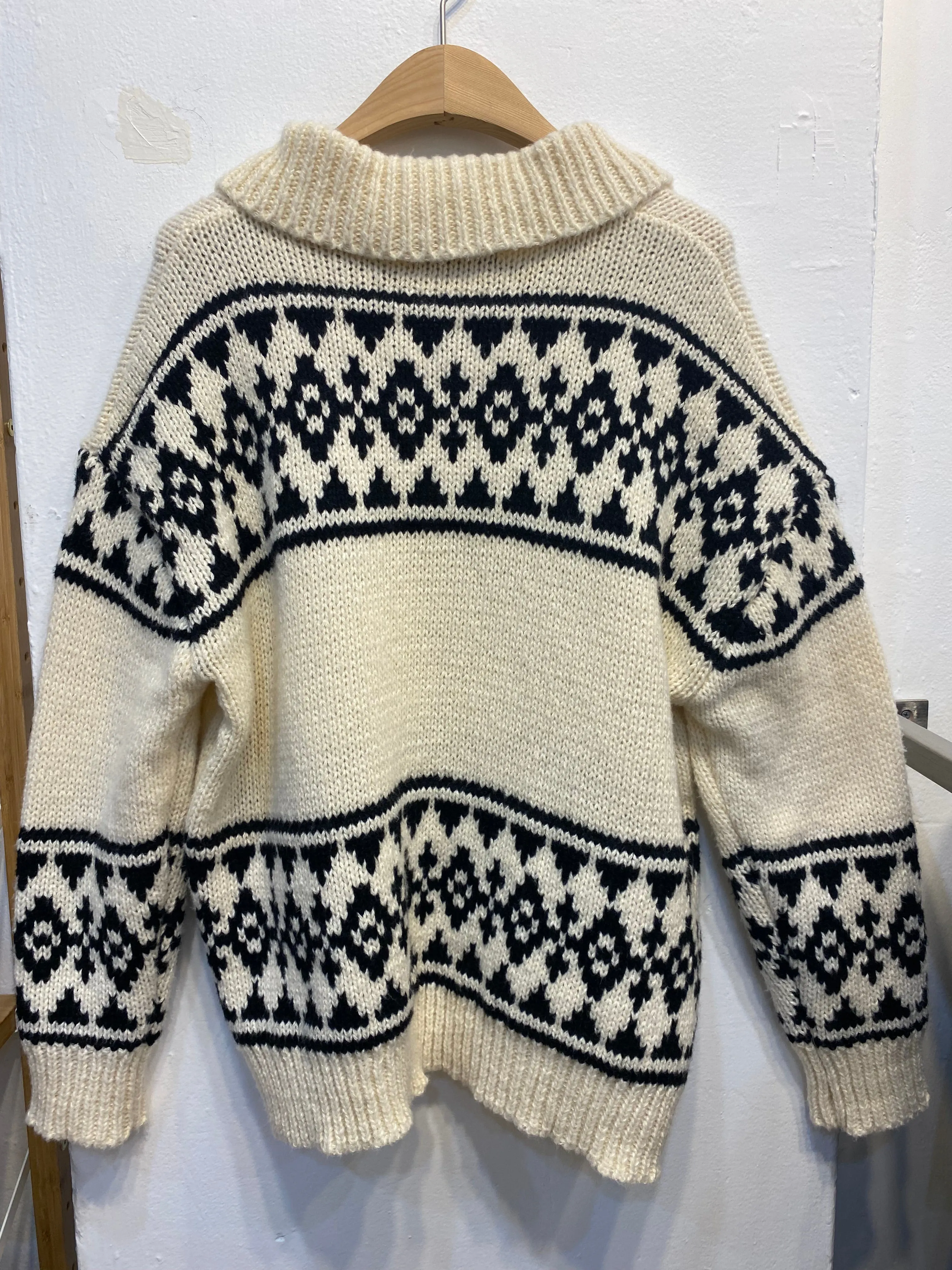 Unique pattern knit tops